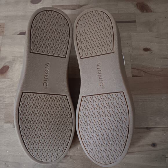 Vionic Winny White Leather Gum Sneaker Women's size 8 Wide NWB - Picture 9 of 10